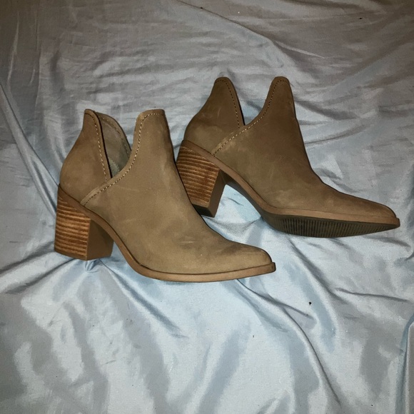 Ankle. Booties - Picture 2 of 3